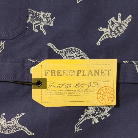 🌎 Free Planet Shirt - Picture 2 of 10